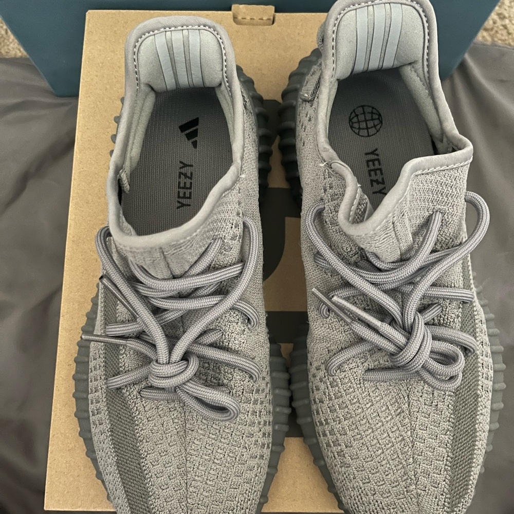 YEEZY boost 350 Stregry size 8 men’s Adidas